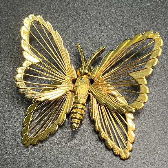 Vintage 1961 Spinneret Monet  Butterfly Brooch Pin Gold Tone - Picture 1 of 6